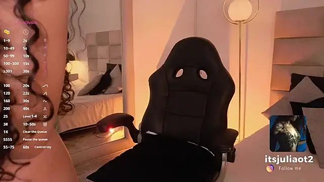 Snapshot of mssjulia chatting on 02-12-25, 09:01 mssjulia online show from 02-12-25, 09:01