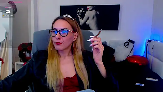 Snapshot of EvelynQueenn chatting on 03-22-25, 09:24 EvelynQueenn online show from 03-22-25, 09:24