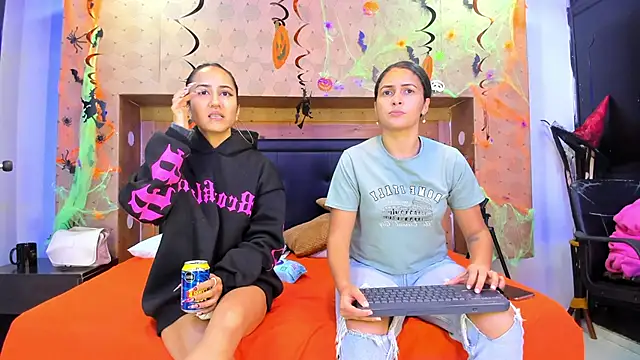 SofiAndNicol online show from 10-30-25, 11:00