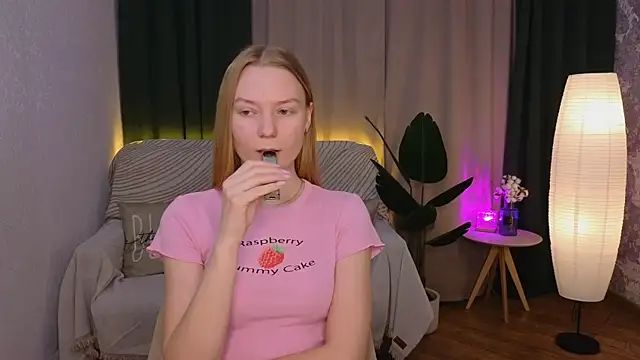 CarolynCohen   online show from 02-06-25, 02:11