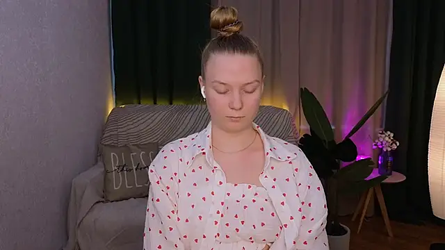 CarolynCohen   online show from 02-25-25, 05:08