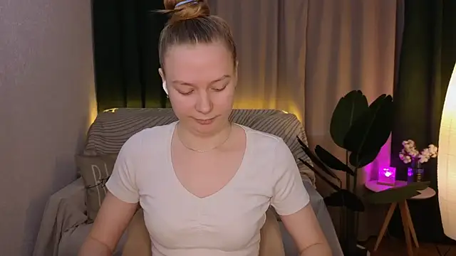 CarolynCohen   online show from 03-22-25, 02:16