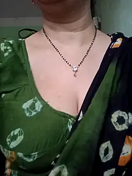 Snapshot of Rosy-B chatting on 11-01-25, 12:45 Rosy-B online show from 11-01-25, 12:45