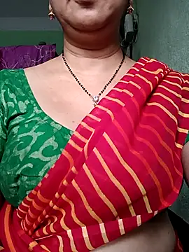 Snapshot of Rosy-B chatting on 11-10-25, 12:42 Rosy-B online show from 11-10-25, 12:42