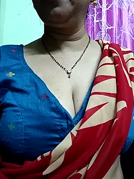 Snapshot of Rosy-B chatting on 11-10-25, 09:47 Rosy-B online show from 11-10-25, 09:47