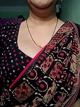 Snapshot of Rosy-B chatting on 11-29-25, 12:46 Rosy-B online show from 11-29-25, 12:46