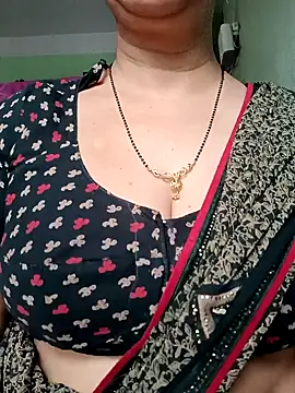 Snapshot of Rosy-B chatting on 04-30-26, 12:39 Rosy-B online show from 04-30-26, 12:39