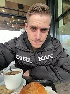 Cookieboy88 online show from 04-17-26, 08:39