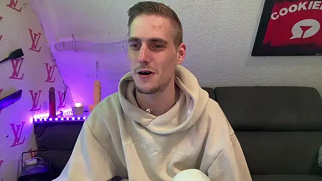 Cookieboy88 online show from 04-18-26, 05:39