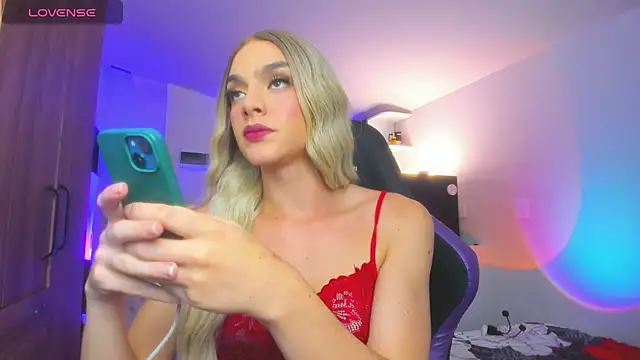 Snapshot of mariiahneedles chatting on 07-24-26, 12:08 mariiahneedles online show from 07-24-26, 12:08