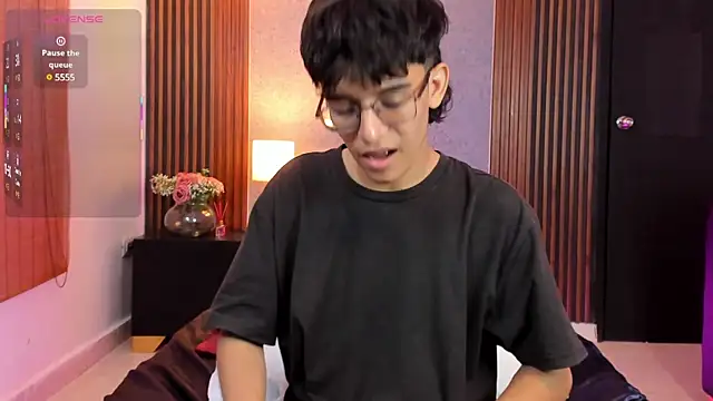 Snapshot of billie_jr chatting on 02-21-25, 04:26 billie jr online show from 02-21-25, 04:26