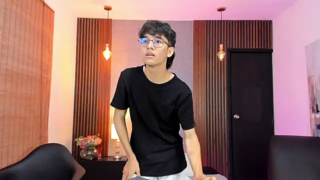 Snapshot of billie_jr chatting on 02-28-25, 11:58 billie jr online show from 02-28-25, 11:58