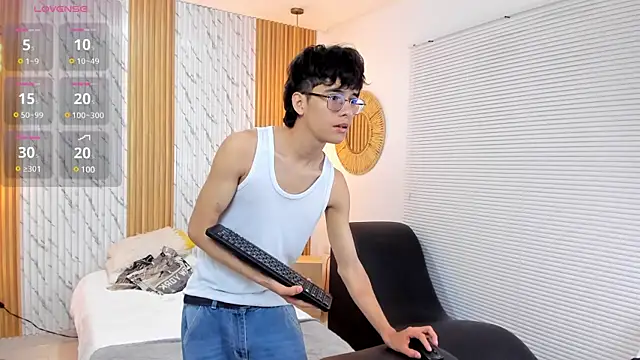 Snapshot of billie_jr chatting on 03-04-25, 11:51 billie jr online show from 03-04-25, 11:51