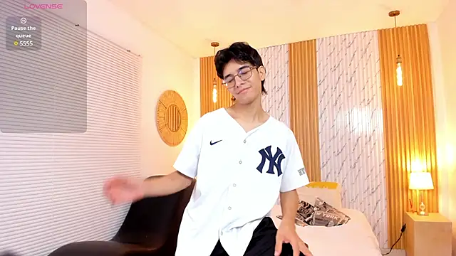 Snapshot of billie_jr chatting on 03-09-25, 12:31 billie jr online show from 03-09-25, 12:31