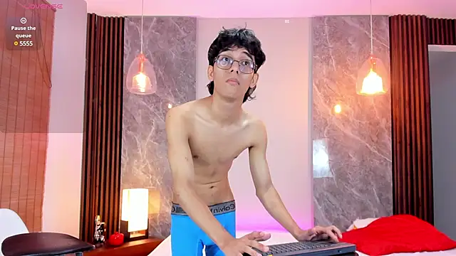 Snapshot of billie_jr chatting on 03-21-25, 03:13 billie jr online show from 03-21-25, 03:13