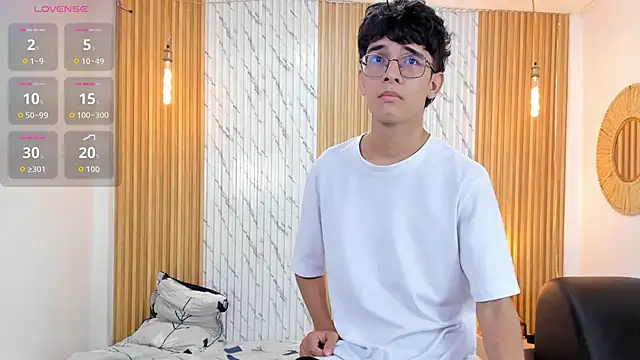 Snapshot of billie_jr chatting on 09-15-25, 01:38 billie jr online show from 09-15-25, 01:38