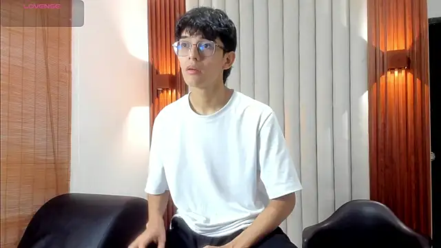 Snapshot of billie_jr chatting on 09-29-25, 03:44 billie jr online show from 09-29-25, 03:44