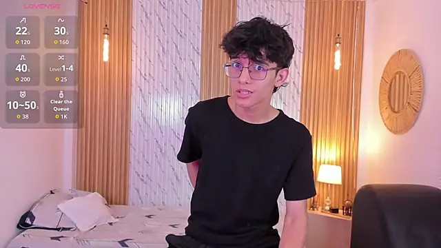 Snapshot of billie_jr chatting on 10-02-25, 03:57 billie jr online show from 10-02-25, 03:57