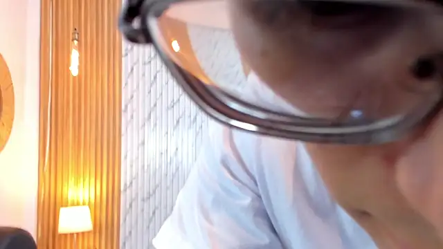 Snapshot of billie_jr chatting on 10-03-25, 03:47 billie jr online show from 10-03-25, 03:47