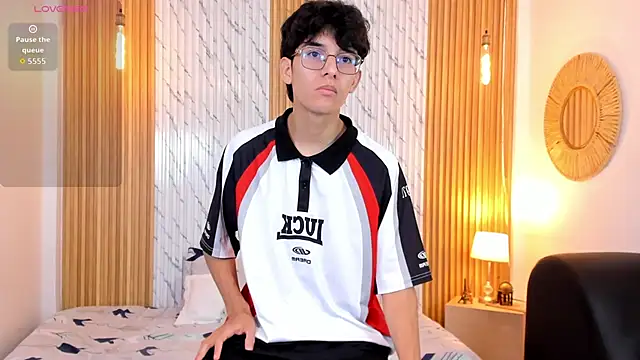 Snapshot of billie_jr chatting on 10-09-25, 03:48 billie jr online show from 10-09-25, 03:48