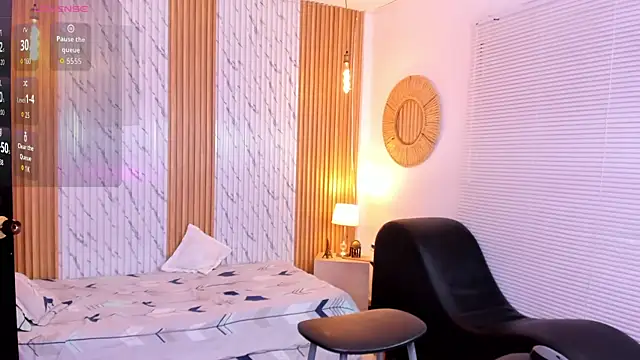 Snapshot of billie_jr chatting on 10-10-25, 04:00 billie jr online show from 10-10-25, 04:00