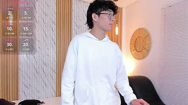 Snapshot of billie_jr chatting on 10-13-25, 04:01 billie jr online show from 10-13-25, 04:01