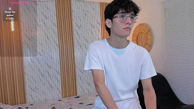 Snapshot of billie_jr chatting on 10-23-25, 03:50 billie jr online show from 10-23-25, 03:50