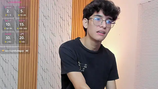 Snapshot of billie_jr chatting on 10-25-25, 04:20 billie jr online show from 10-25-25, 04:20