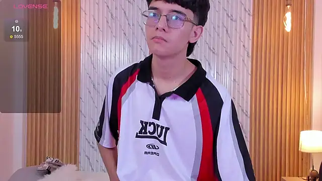 Snapshot of billie_jr chatting on 11-02-25, 03:53 billie jr online show from 11-02-25, 03:53