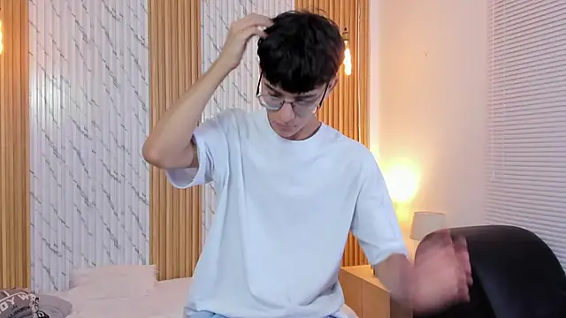 Snapshot of billie_jr chatting on 11-07-25, 03:50 billie jr online show from 11-07-25, 03:50