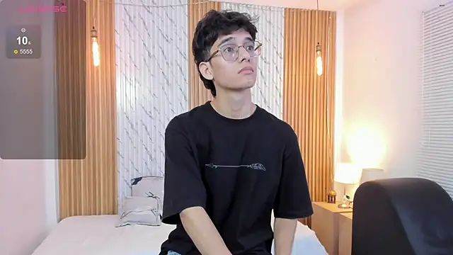 Snapshot of billie_jr chatting on 11-12-25, 03:51 billie jr online show from 11-12-25, 03:51