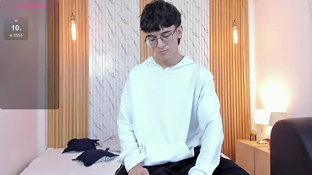 Snapshot of billie_jr chatting on 11-14-25, 04:00 billie jr online show from 11-14-25, 04:00