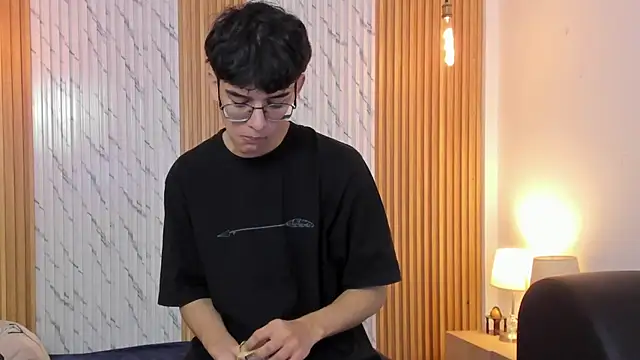 Snapshot of billie_jr chatting on 11-25-25, 03:28 billie jr online show from 11-25-25, 03:28