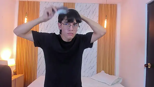 Snapshot of billie_jr chatting on 12-04-25, 04:22 billie jr online show from 12-04-25, 04:22