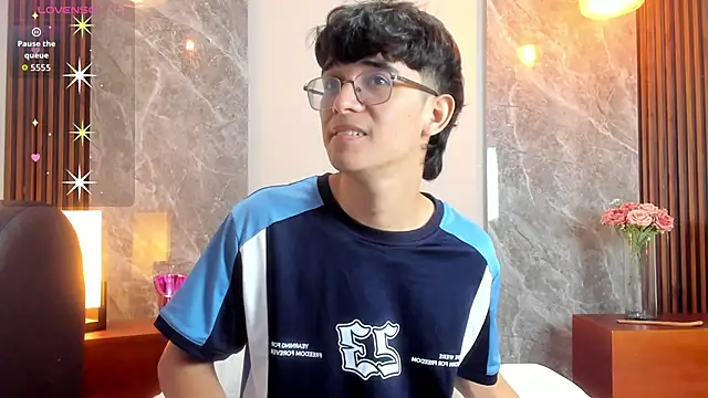 Snapshot of billie_jr chatting on 12-15-25, 08:13 billie jr online show from 12-15-25, 08:13