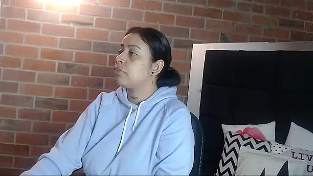 Snapshot of salome__hills1 chatting on 01-14-25, 02:32 salome hills1 online show from 01-14-25, 02:32