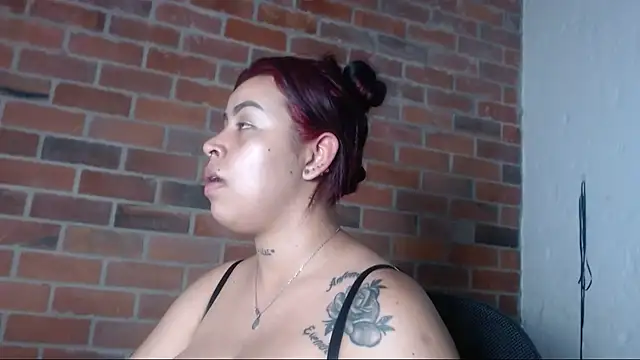 Snapshot of salome__hills1 chatting on 02-26-25, 01:11 salome hills1 online show from 02-26-25, 01:11