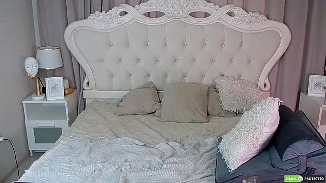 EmmaWarren online show from 03-11-26, 03:23