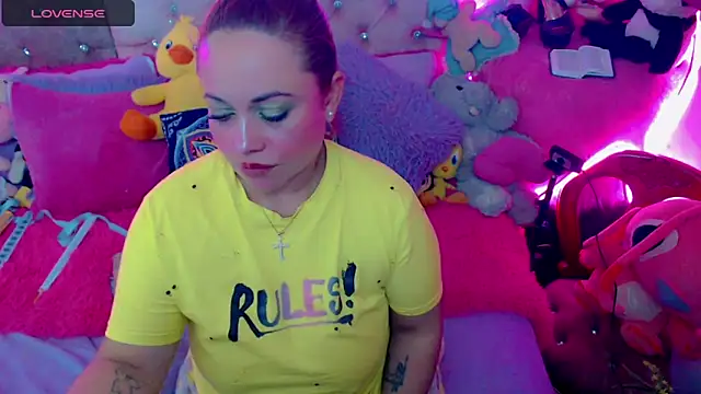 Snapshot of martina_bk chatting on 03-15-25, 04:02 martina bk online show from 03-15-25, 04:02