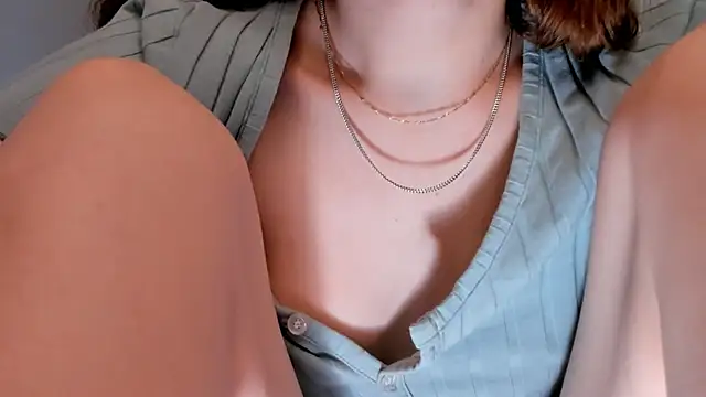 Snapshot of Britney_Ross chatting on 03-04-25, 03:33 Britney Ross online show from 03-04-25, 03:33