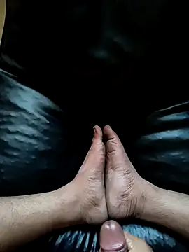 Snapshot of Village_0boy chatting on 12-18-25, 09:37 Village 0boy online show from 12-18-25, 09:37