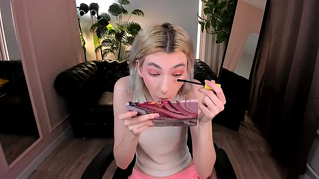 Snapshot of Mia_Cheers chatting on 01-28-25, 01:49 Mia Cheers online show from 01-28-25, 01:49