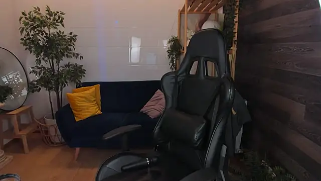 Snapshot of Mia_Cheers chatting on 03-08-25, 01:47 Mia Cheers online show from 03-08-25, 01:47