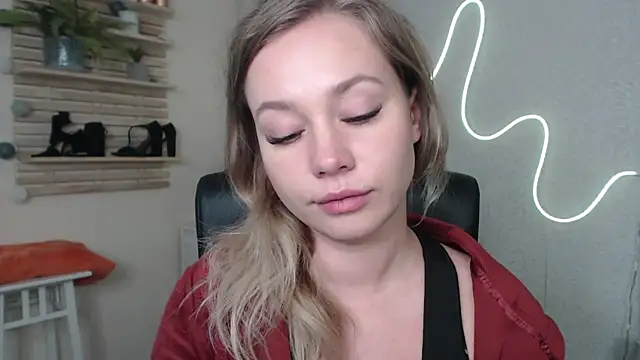 Snapshot of holly_xglam chatting on 12-04-24, 08:34 holly xglam online show from 12-04-24, 08:34