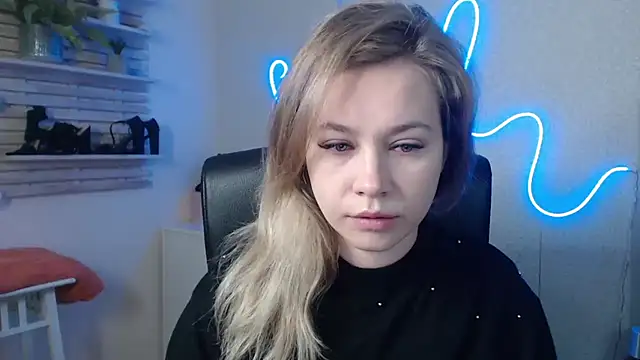 Snapshot of holly_xglam chatting on 12-18-24, 04:31 holly xglam online show from 12-18-24, 04:31