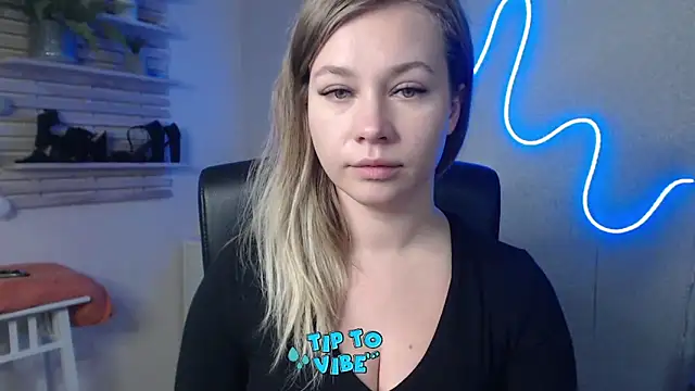 Snapshot of holly_xglam chatting on 12-19-24, 09:40 holly xglam online show from 12-19-24, 09:40