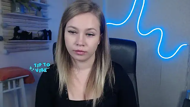 Snapshot of holly_xglam chatting on 12-23-24, 10:21 holly xglam online show from 12-23-24, 10:21