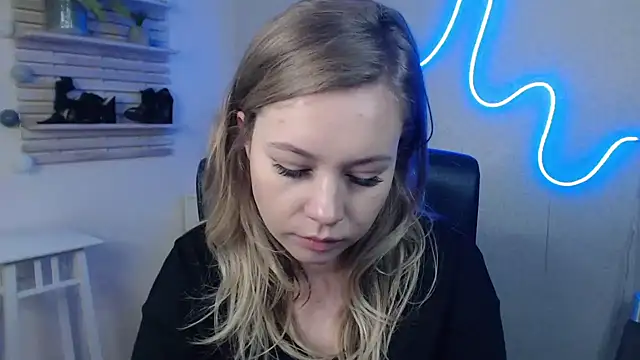 Snapshot of holly_xglam chatting on 01-02-25, 10:16 holly xglam online show from 01-02-25, 10:16