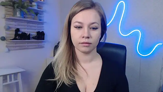 Snapshot of holly_xglam chatting on 01-03-25, 06:33 holly xglam online show from 01-03-25, 06:33