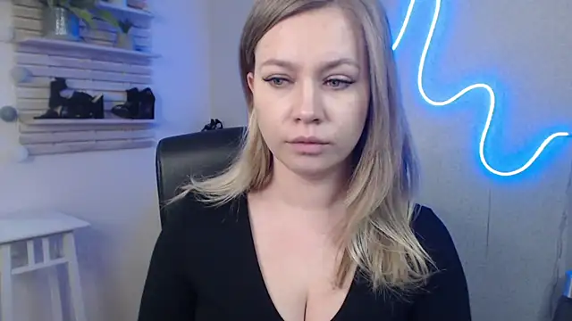 Snapshot of holly_xglam chatting on 01-03-25, 10:52 holly xglam online show from 01-03-25, 10:52